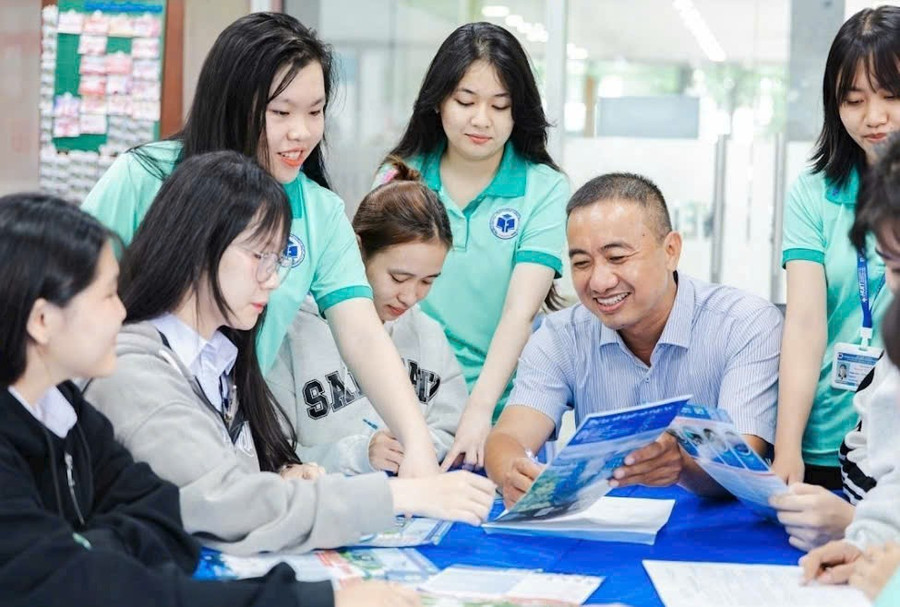 Ngoại ngữ trong trường đại học: Tín chỉ hay chứng chỉ quốc tế?