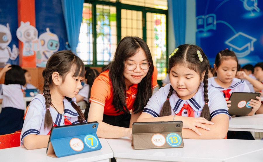 Xây dựng tiêu chuẩn sách giáo khoa điện tử: Cơ sở cho học liệu số