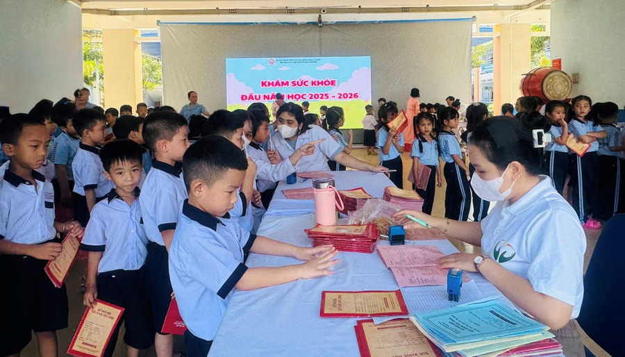 Học sinh TPHCM được cấp BHYT miễn phí: Gánh nặng giảm, niềm tin tăng