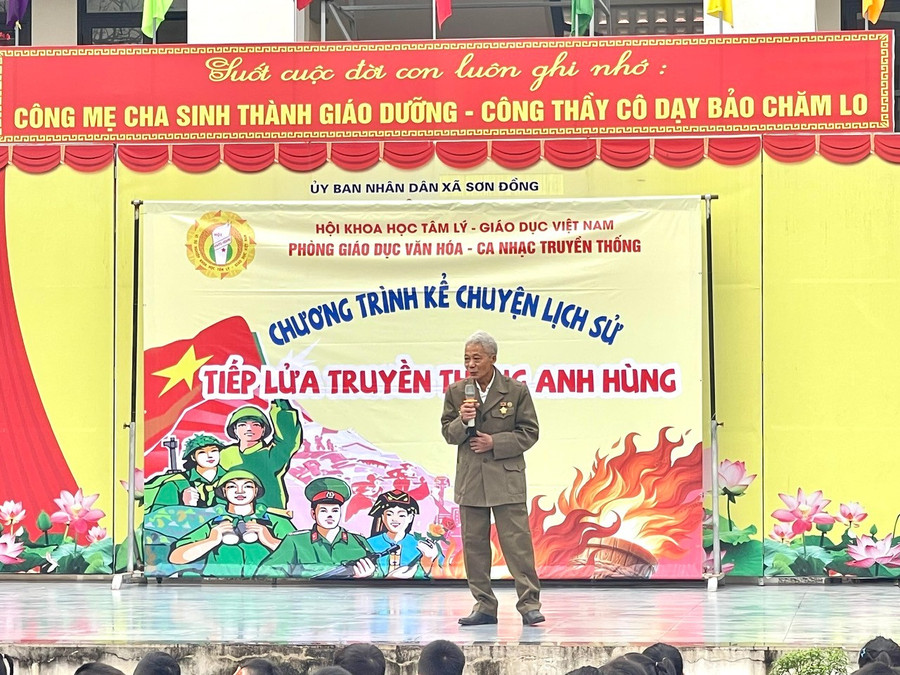 Tiếp lửa truyền thống anh hùng cho nhiều thế hệ học sinh