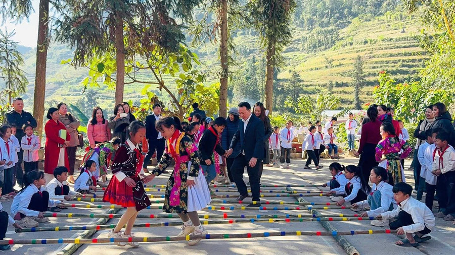 Tuyên Quang đặt mục tiêu 100% trường học có 'không gian văn hóa'