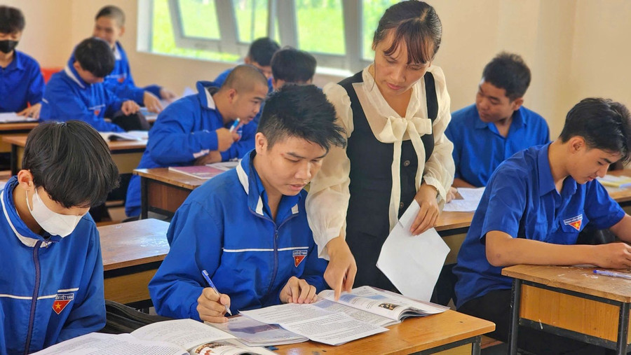 Những bước tiến bền vững trong công tác xóa mù chữ