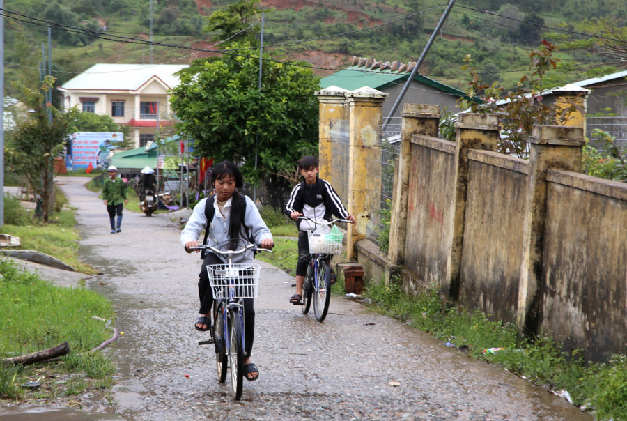 Chắp cánh ước mơ cho học sinh vùng khó: Bắc nhịp cầu đến trường