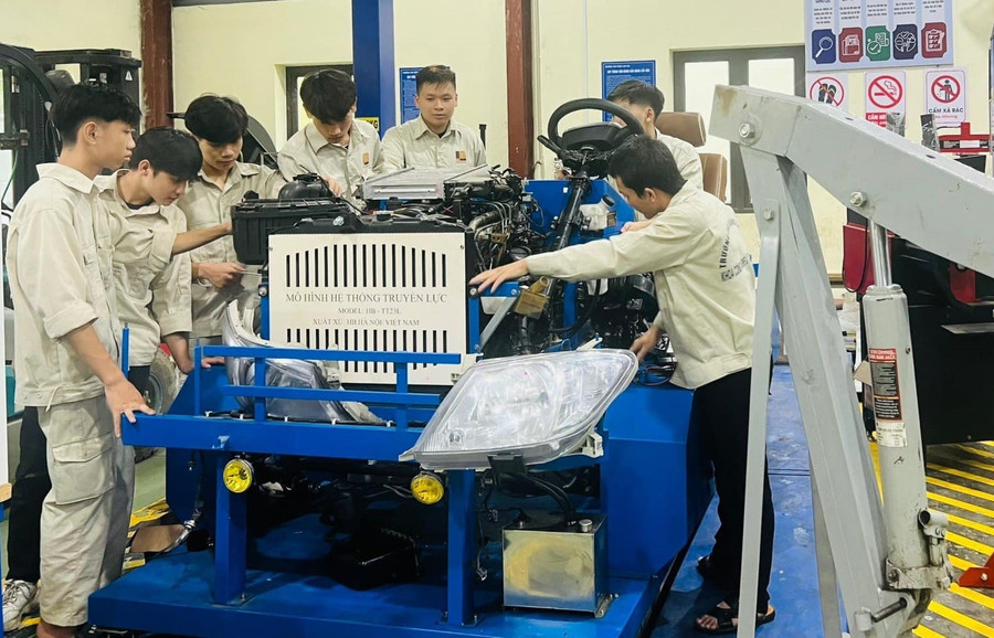 Đào tạo nguồn nhân lực chất lượng cao người DTTS: Điều kiện để Tây Bắc bứt phá