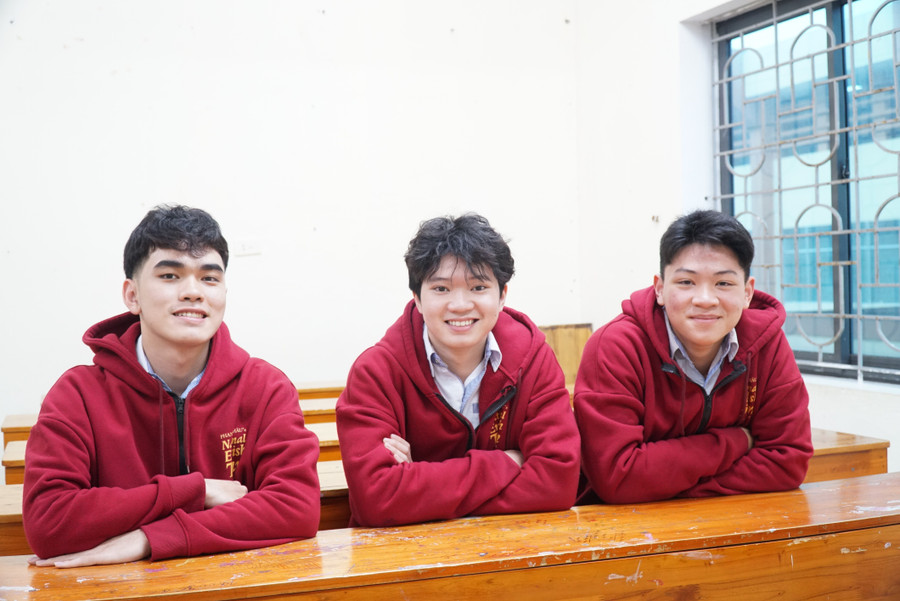 3 nam sinh cùng lớp ở Nghệ An giành giải Nhất học sinh giỏi quốc gia tiếng Anh