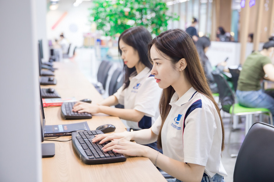  Liêm chính học thuật thời trí tuệ nhân tạo: Công nghệ không thể thay thế tư duy 