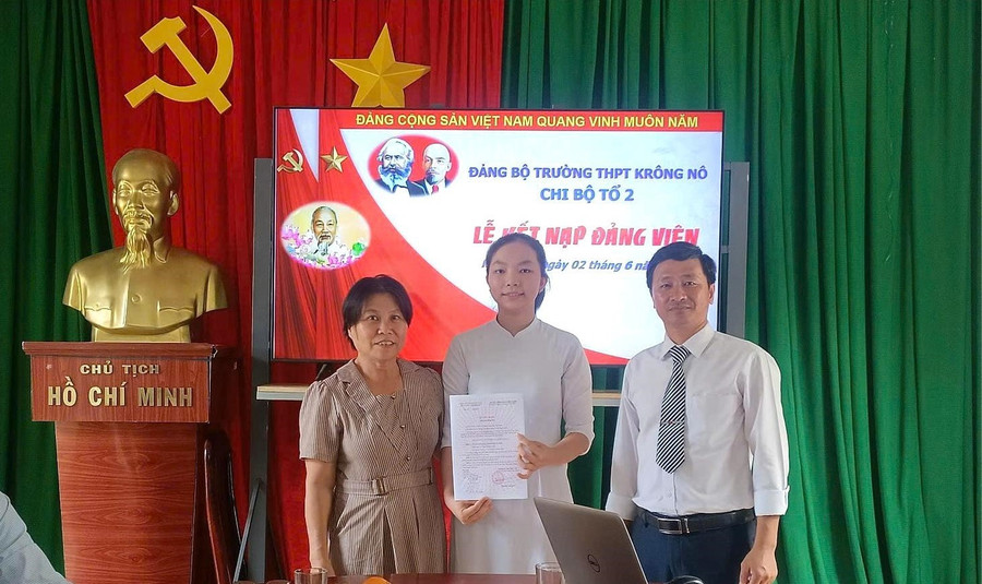 Phát triển Đảng trong trường học: Điểm tựa cho khát vọng cống hiến