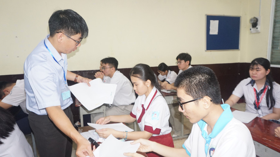  Hơn 9.000 học sinh lớp 12 TPHCM tham dự kỳ thi học sinh giỏi cấp thành phố 