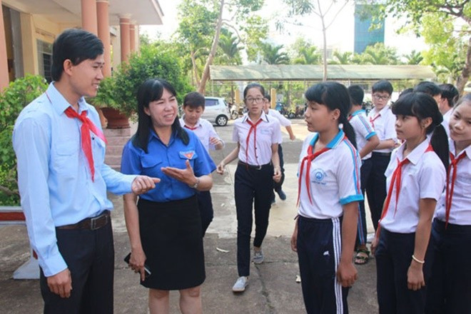  Giáo viên bậc THCS kiêm công tác Bí thư Đoàn có được hưởng như THPT? 