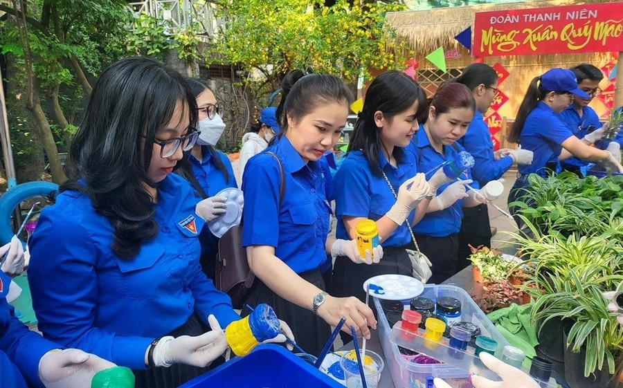  Kiến tạo hệ giá trị con người thời đại mới: Bồi đắp cho người trẻ 