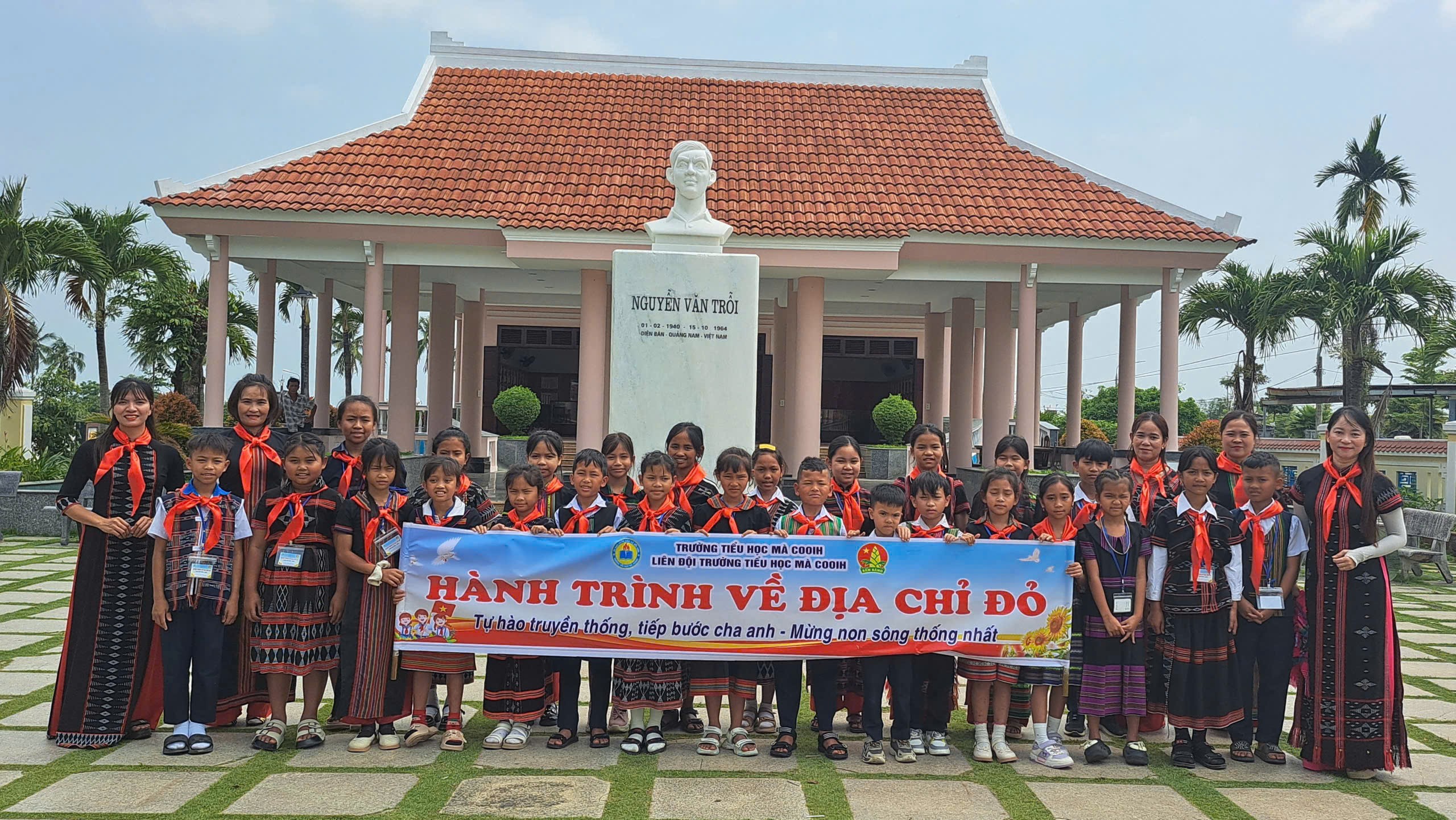 “Từ địa chỉ đỏ đến ước mơ xanh”: Giáo dục lòng yêu nước cho học sinh vùng cao