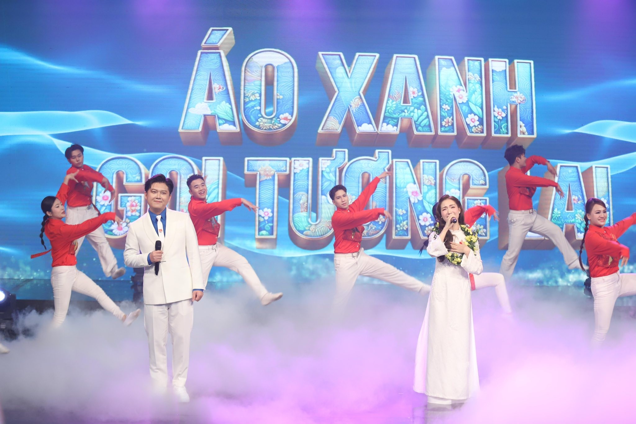 Tôn vinh 10 Gương mặt trẻ Việt Nam tiêu biểu và 9 Gương mặt trẻ Việt Nam triển vọng năm 2025