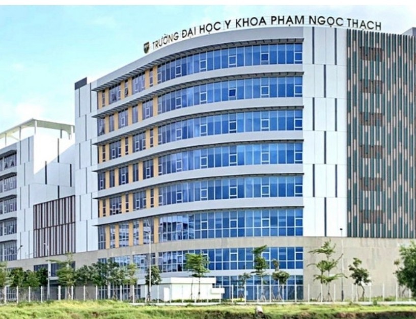 Học phí ngành y tăng mạnh, phương thức tuyển sinh thu hẹp