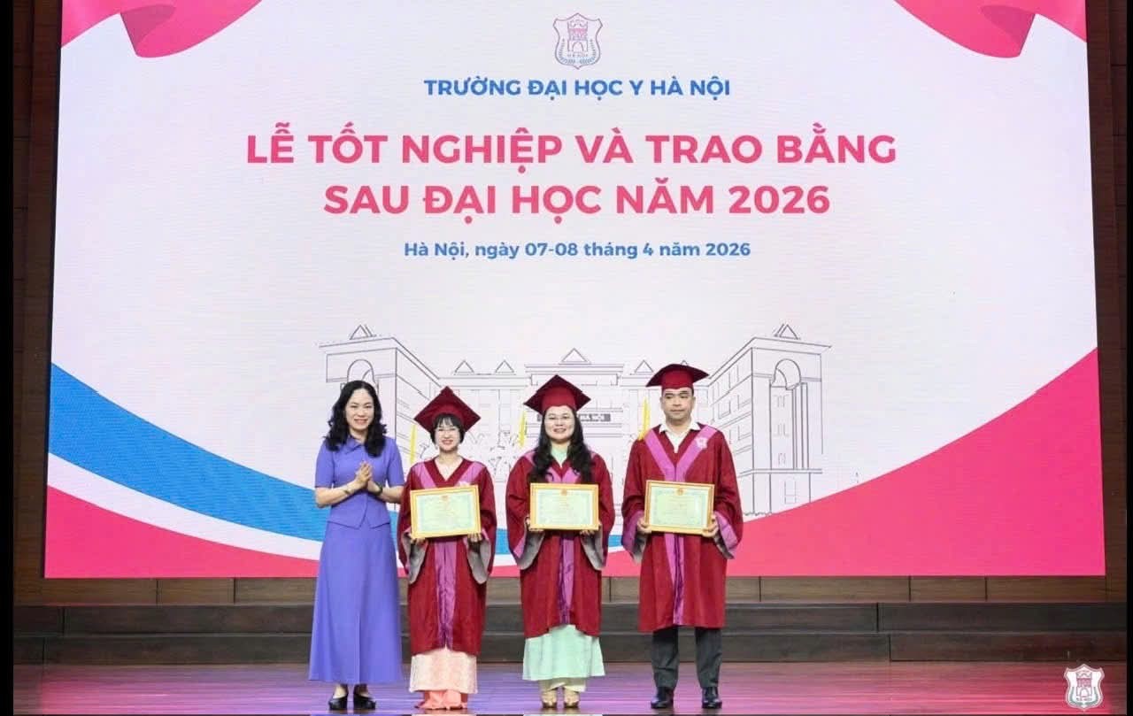 Nữ giảng viên Trường Đại học Y - Dược Huế được vinh danh tân tiến sĩ có thành tích xuất sắc tại Trường Đại học Y Hà Nội