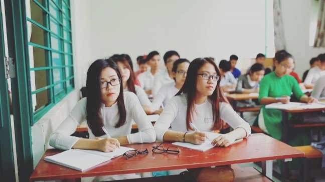 Sinh viên sư phạm hộ khẩu thuộc vùng khó khăn có được hỗ trợ chi phí học tập không?