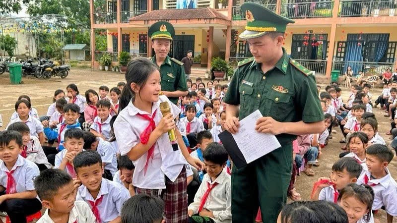 “Tiết học biên cương” ở Nậm Nhừ: Gieo mầm tự hào, bồi đắp tình yêu Tổ quốc cho học sinh vùng biên