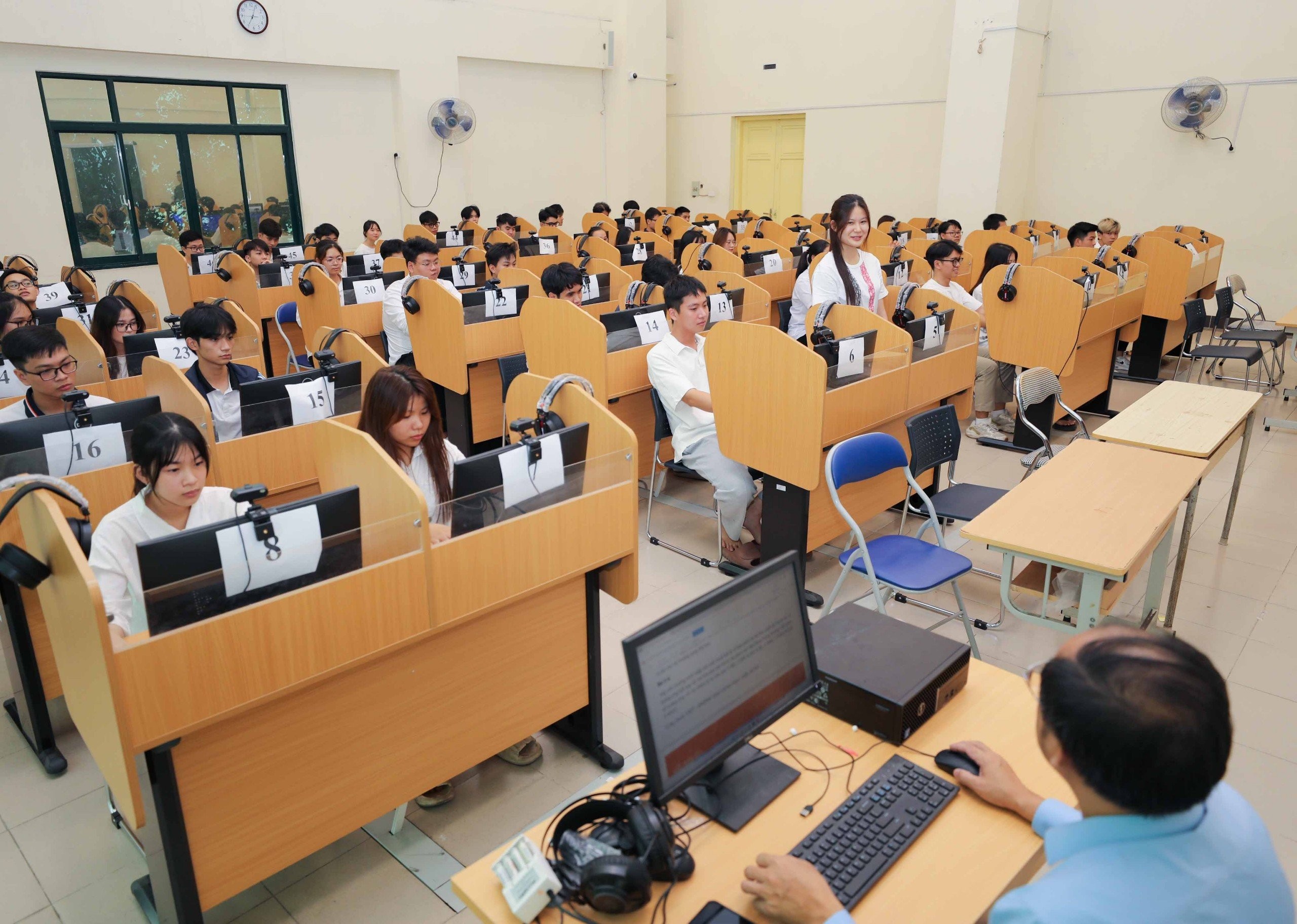 Bộ GD&ĐT đề xuất chuẩn đại học mới, chú trọng chuyển đổi số và tự chủ
