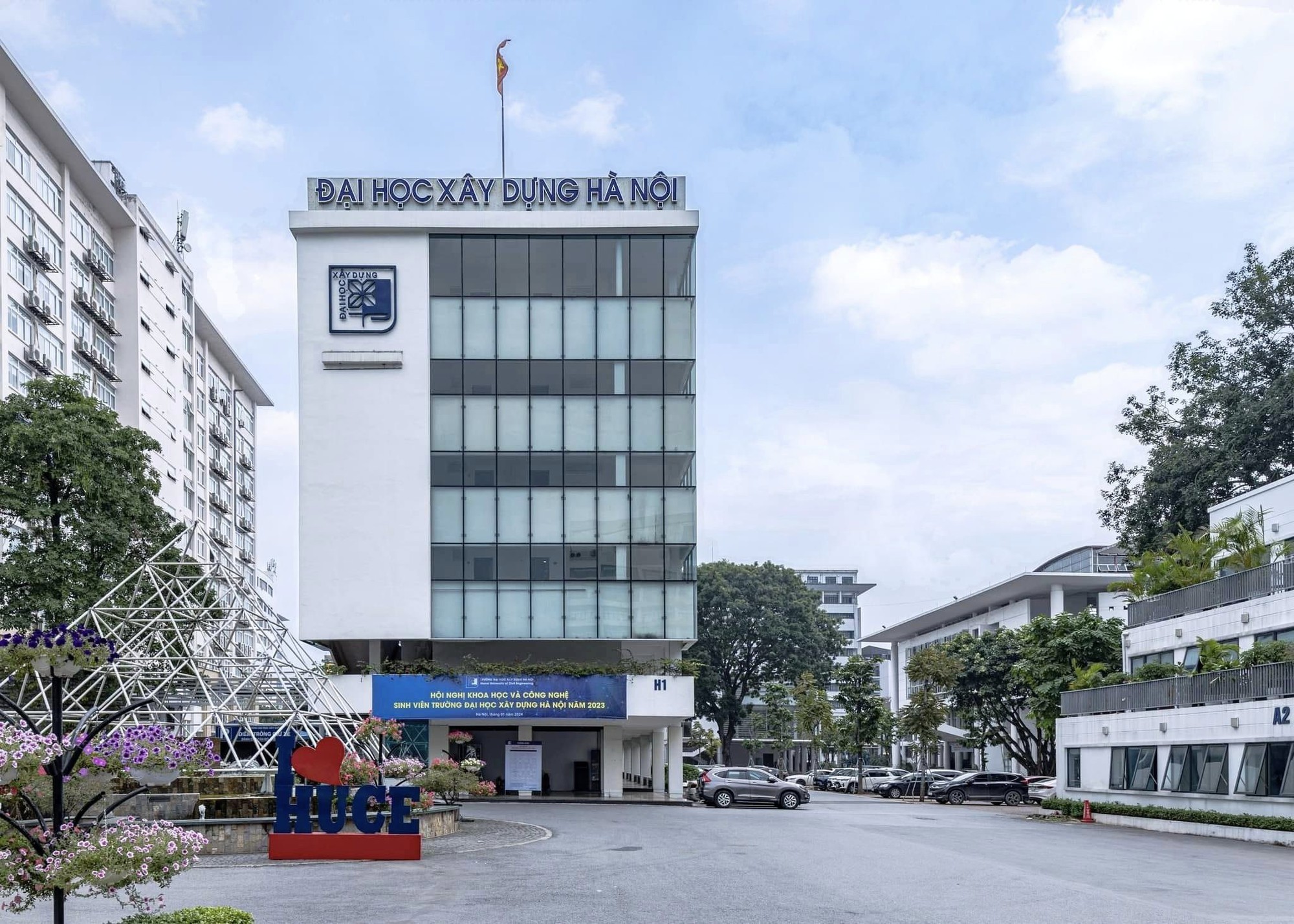 Học phí ngành Xây dựng năm 2026: Mức cao nhất hơn 80 triệu đồng/năm
