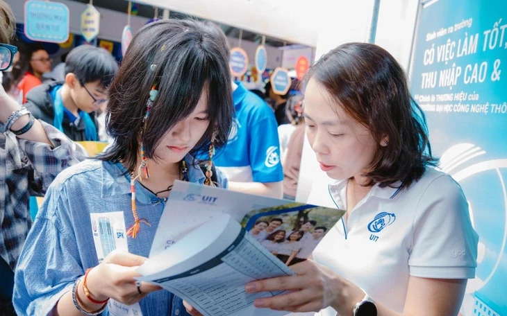 Chuyên gia dự báo điểm chuẩn đại học 2026, áp lực sẽ dồn vào khối B và D01