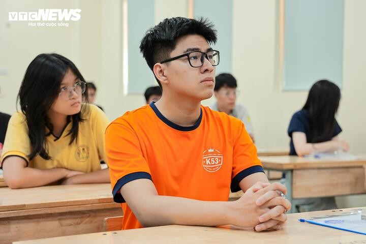 Nhiều ngành "hot" được dự báo tăng điểm chuẩn, thí sinh cân nhắc kỹ trước khi chốt nguyện vọng