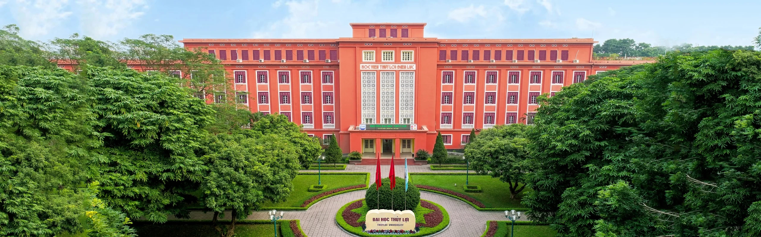 Điểm chuẩn Đại học Thủy lợi 3 năm: Khối luật, ngoại ngữ giữ sức hút, ngành kỹ thuật mở rộng cơ hội