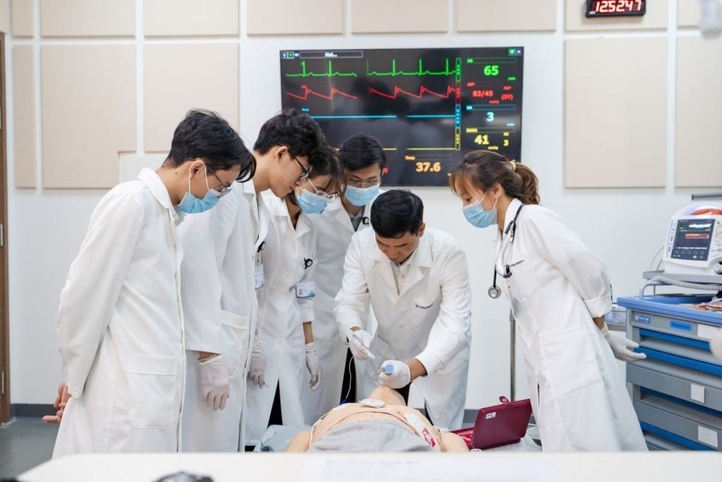 TPHCM đề xuất hỗ trợ bác sĩ nội trú tối đa 100 triệu đồng/năm học