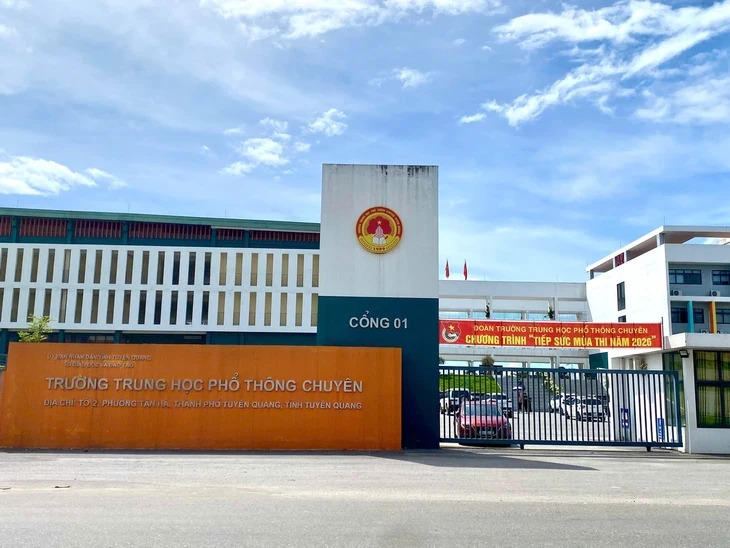 Phổ điểm Toán của thí sinh chuyên Tuyên Quang thay đổi mạnh sau kỳ thi lại