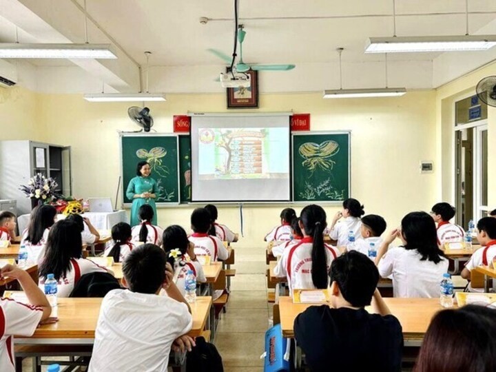 Hà Nội yêu cầu trường học mở đường dây nóng, tăng kiểm soát nguy cơ mất an toàn