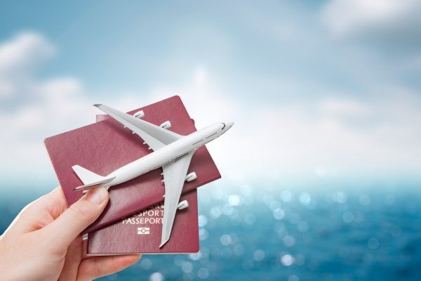 Đề xuất hỗ trợ học phí, vé máy bay cho sinh viên du học